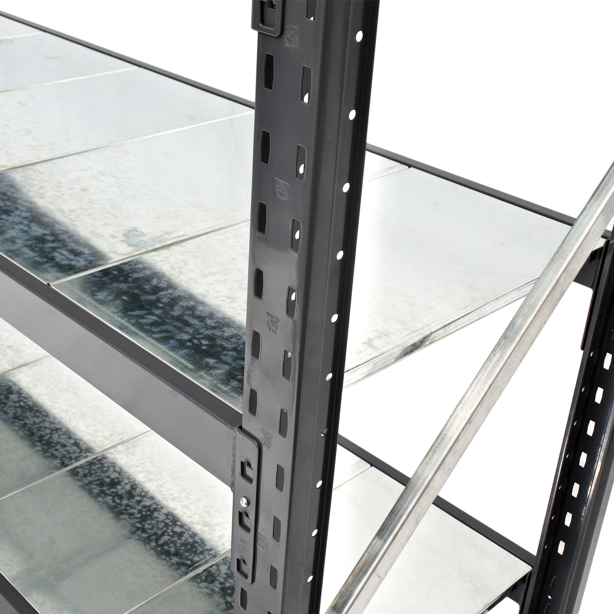 LONGSPAN-SHELVING-WITH-GALV-PANELS-CLOSE-UP